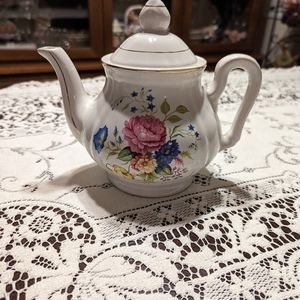 Vintage porcelain tea pot